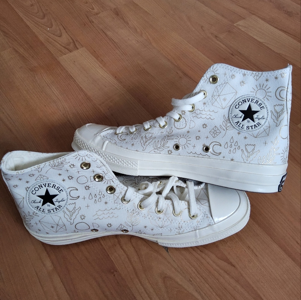 Unisex cream Converse. Size UK 9 - Picture 1 of 5